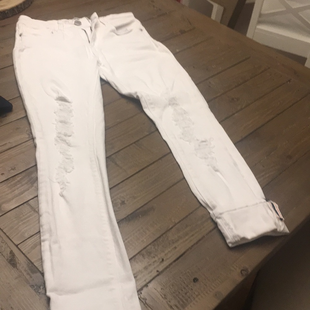 White frayed jeans